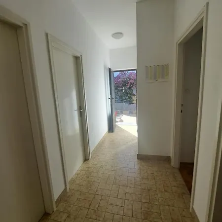 Apartment Apartman Grebastica